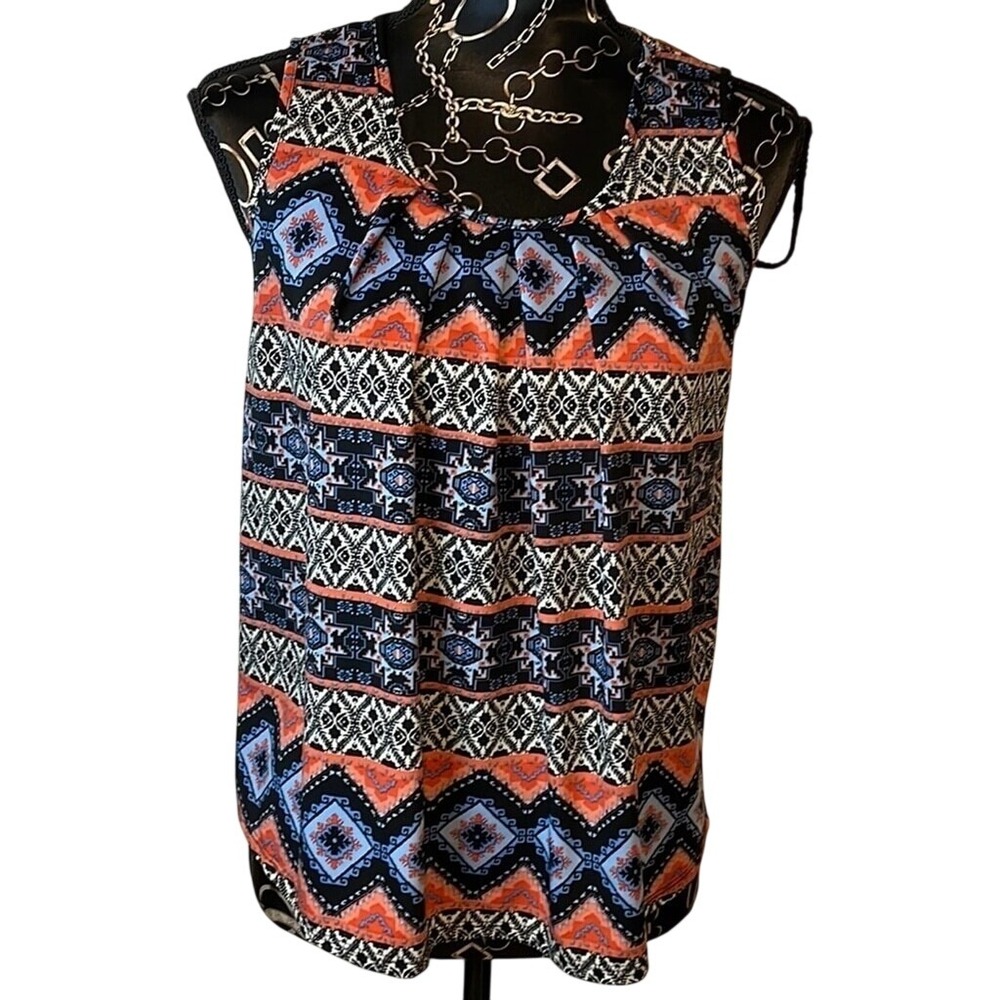 MINE Womens Medium Geometric Tribal Print Sleeveless Split Back Button Top‎